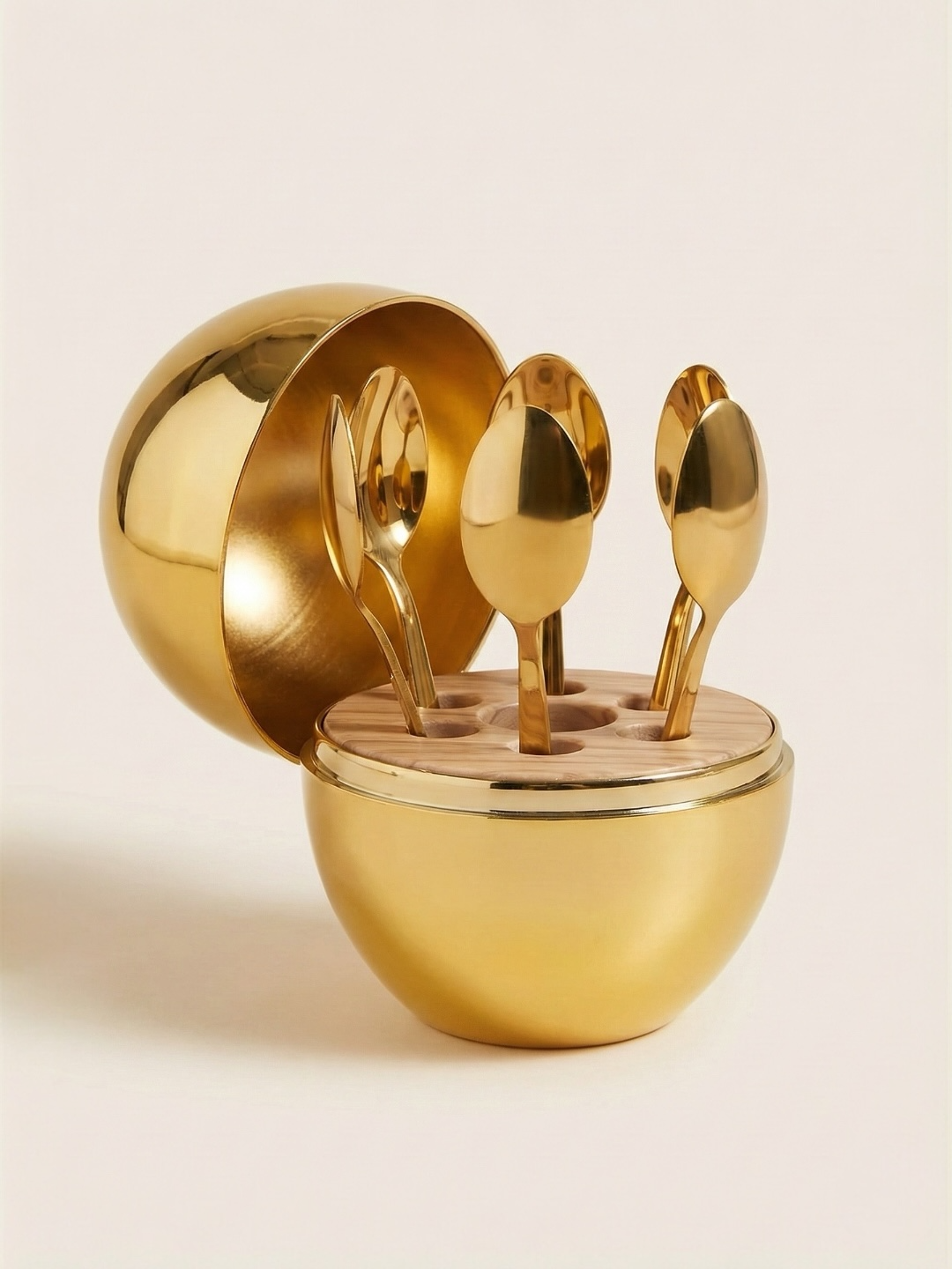 Набор из 6 золотых чайных и десертных ложек в яйце-футляре , для десертов и сервировки для гостей