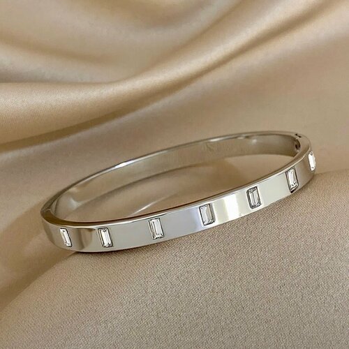 фото Жесткий браслет sorona, циркон, swarovski zirconia, циркон синтетический, 1 шт., размер 6 см, размер one size, диаметр 6 см, серебристый