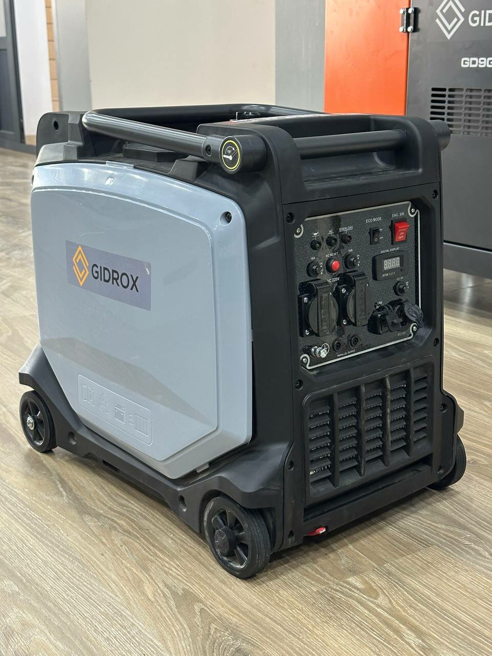 Инверторный генератор GIDROX GD-6500SE, бензин, 5500Вт, Bak бензин 15л, 2 розетки 220 В