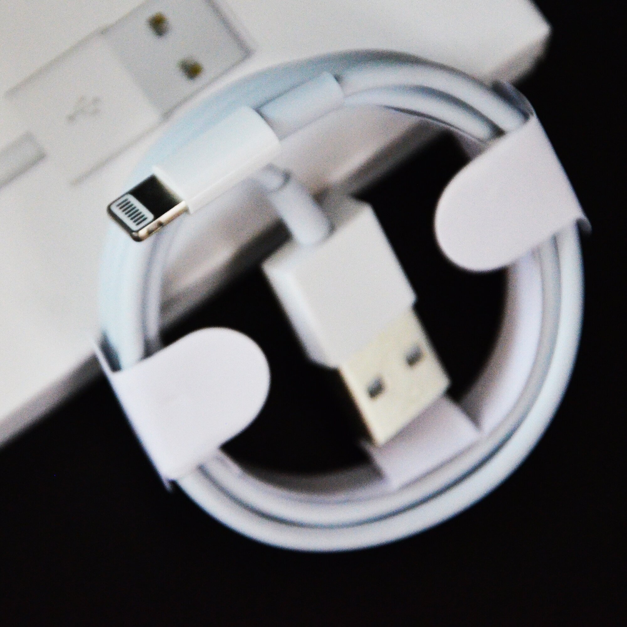 Кабель для айфона USB Lightning 2,4А, зарядка для iPhone, iPad, iPod, 1 метр, белый