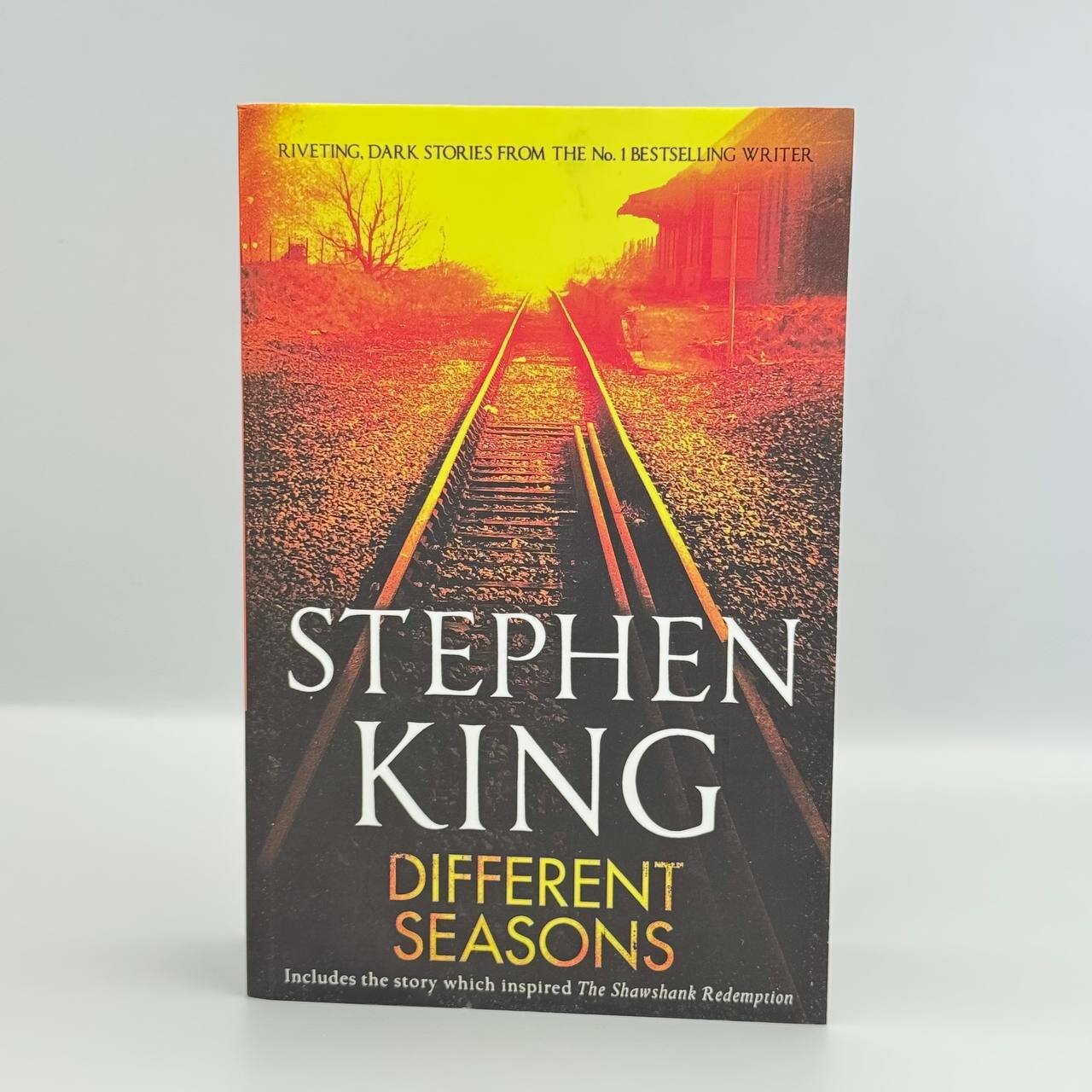 Книга "Different Seasons" Stephen King, мягкий переплет, 680 стр, 2021 г.