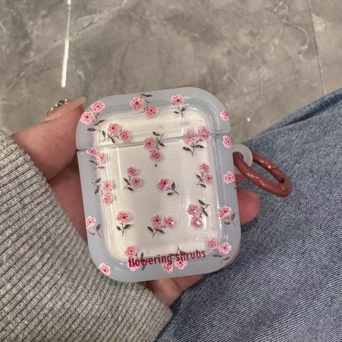 Защитный и декоративный чехол для Airpods 1 и 2 с надписью и с брелком