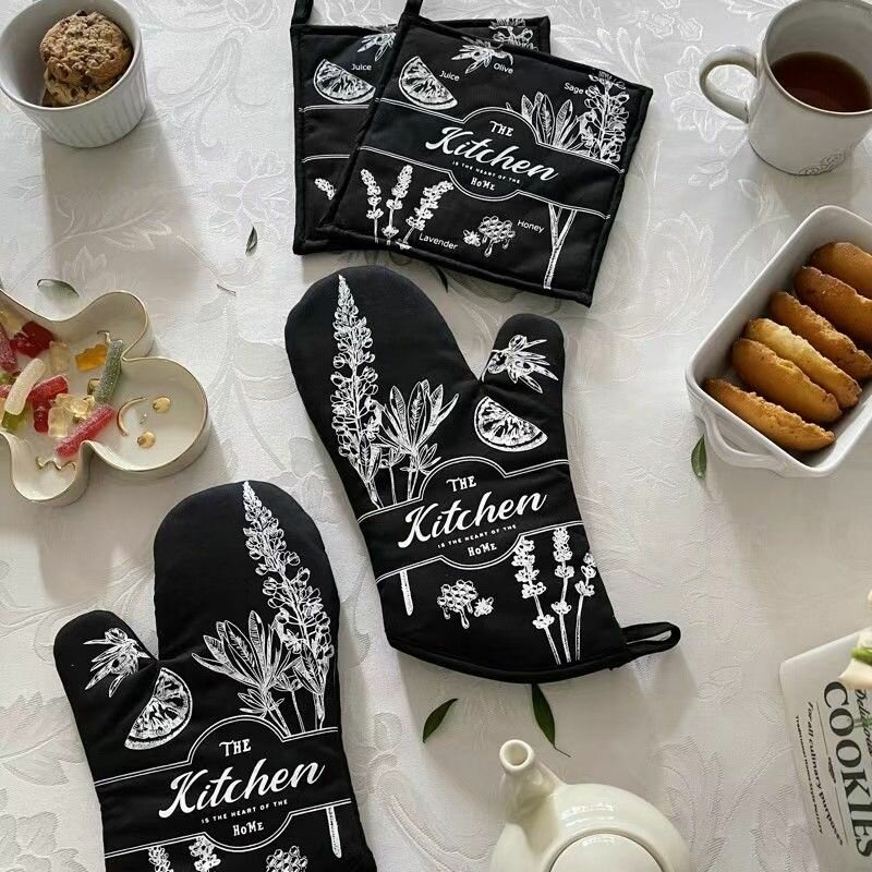 Кухонный набор Рукавицы 32х16 см 2 шт и прихватки 20х20 см 2 шт для кухни и духовки Joy.Yolife Лаванда черная хлопковые тканевые