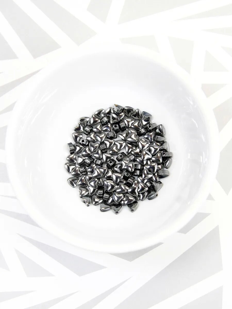 Гематин сердечки пухлые - 4 мм, нить 20 см (около 55 шт) — фото 1