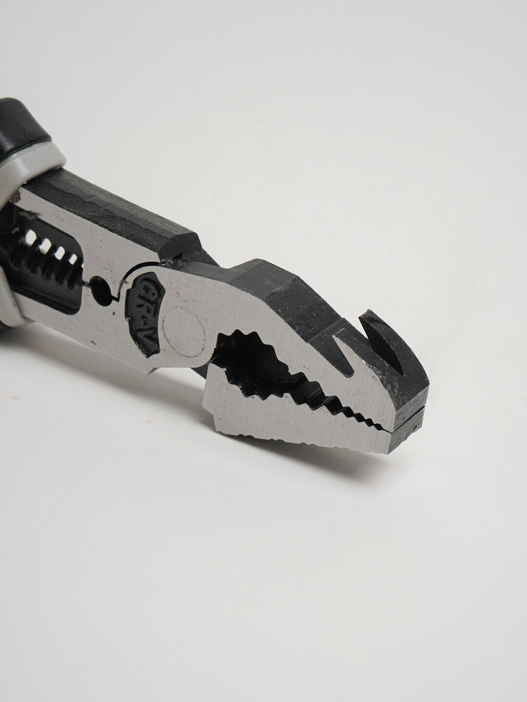 Плоскогубцы - многофункциональные пассатижи усиленные 8 в 1 : CRV — фото 1