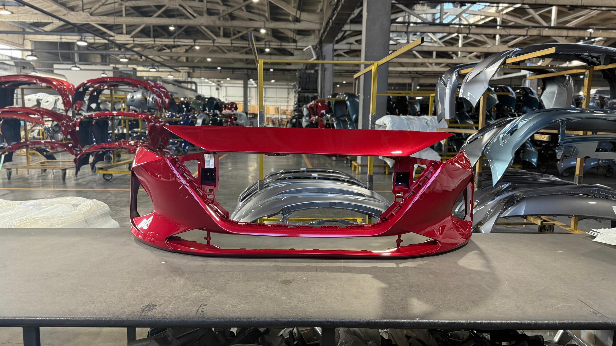 Бампер передний для Hyundai Solaris 2 Хендай Солярис 2 рестайлинг 2020-2024 Красный - DRAGON RED - WR7