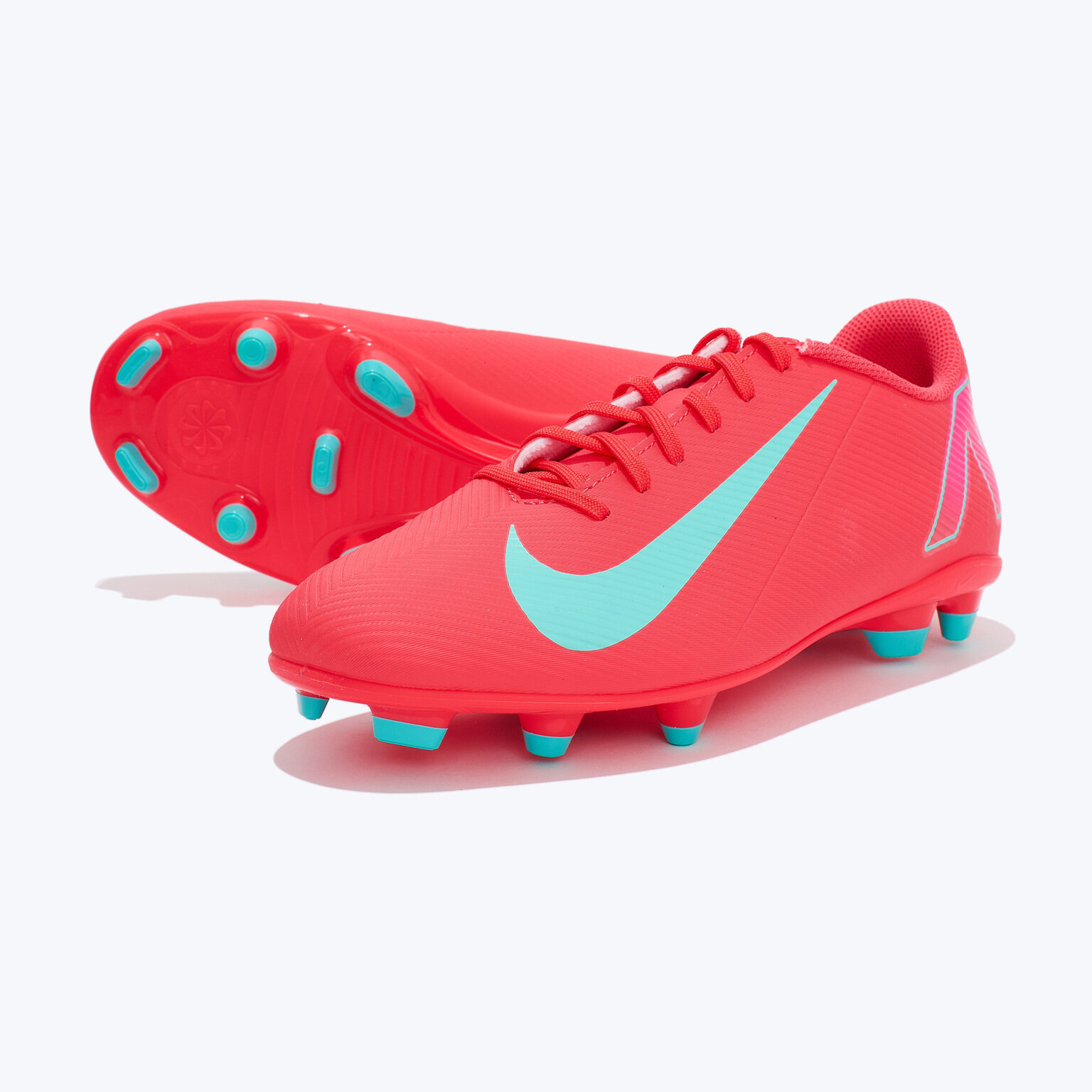 Бутсы NIKE, размер 9.5 US, красный