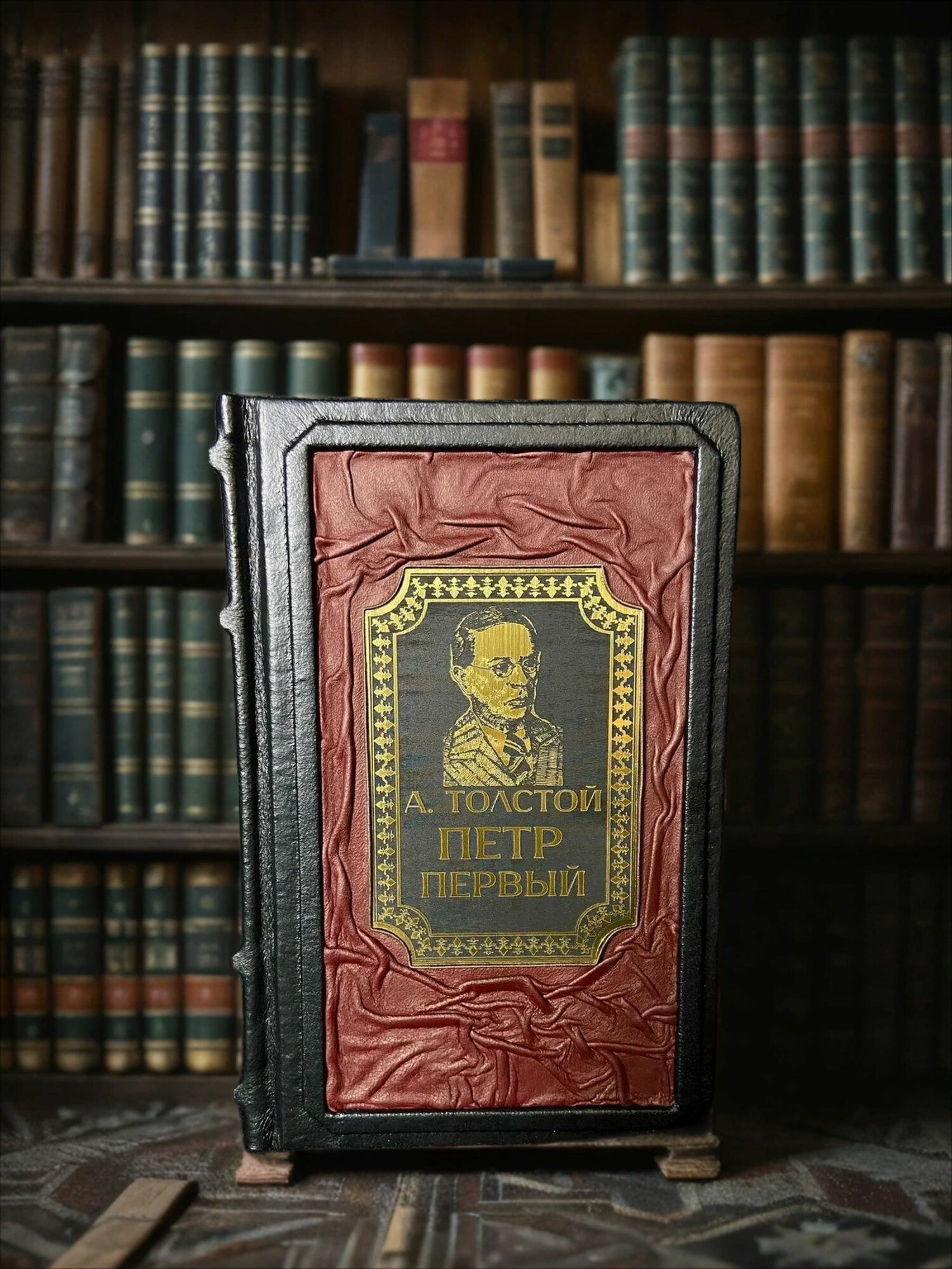 Книга Азбука "Петр Первый", А. Толстой, кожаная обложка, 674 стр