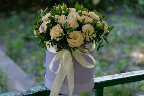 Изображение товара Композиция из кустовых роз в коробке