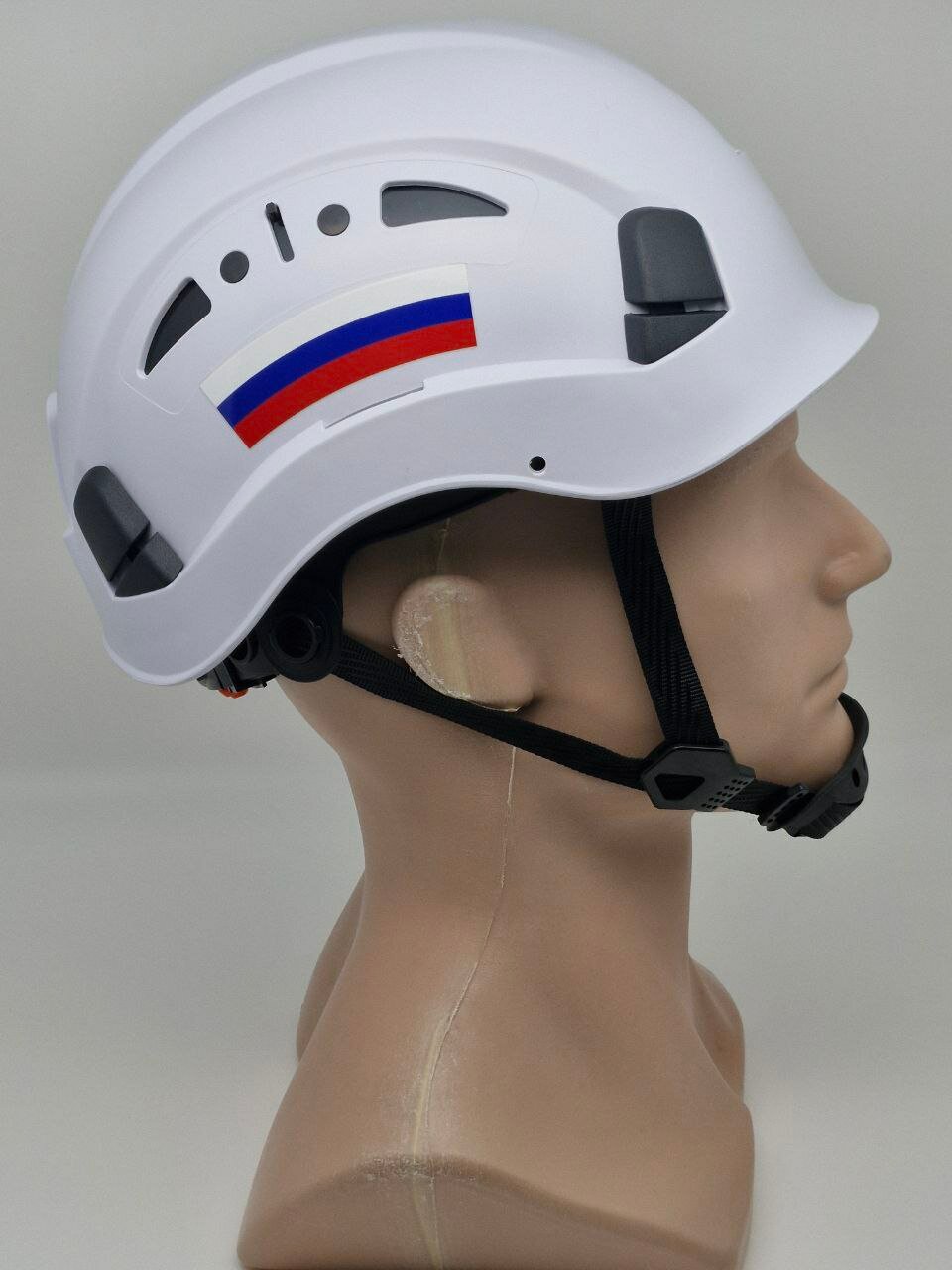 Защитная каска цвет белый