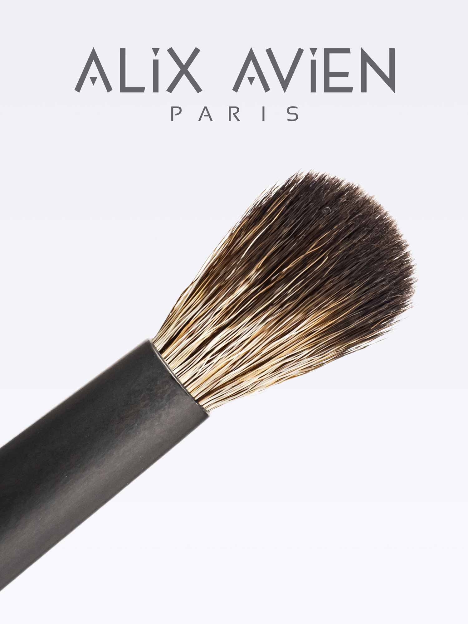 Кисть для макияжа Alix Avien Blending Brush, искусственный ворс, овальный пучок, 15 см, серая — фото 1
