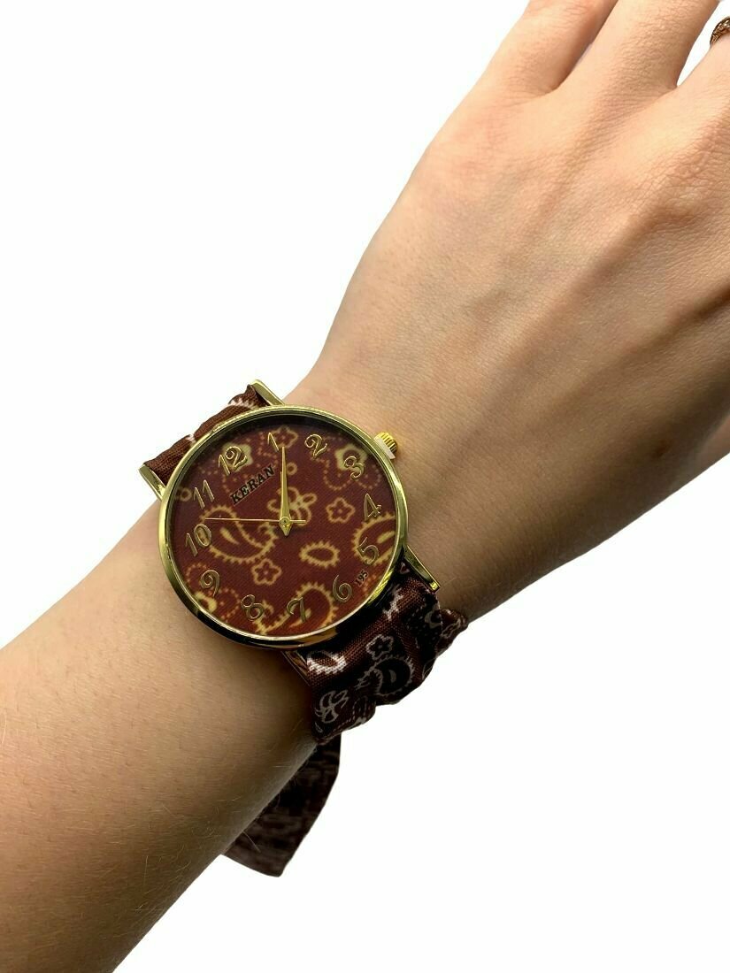 фото Часы женские наручные кварцевые с ремешком лентой / часы со стрелками стильные для женщин и девушек / часы на выход, для офиса, на вечеринку, на каждый день / часы наручные с ремешком - лентой и модным принтом.