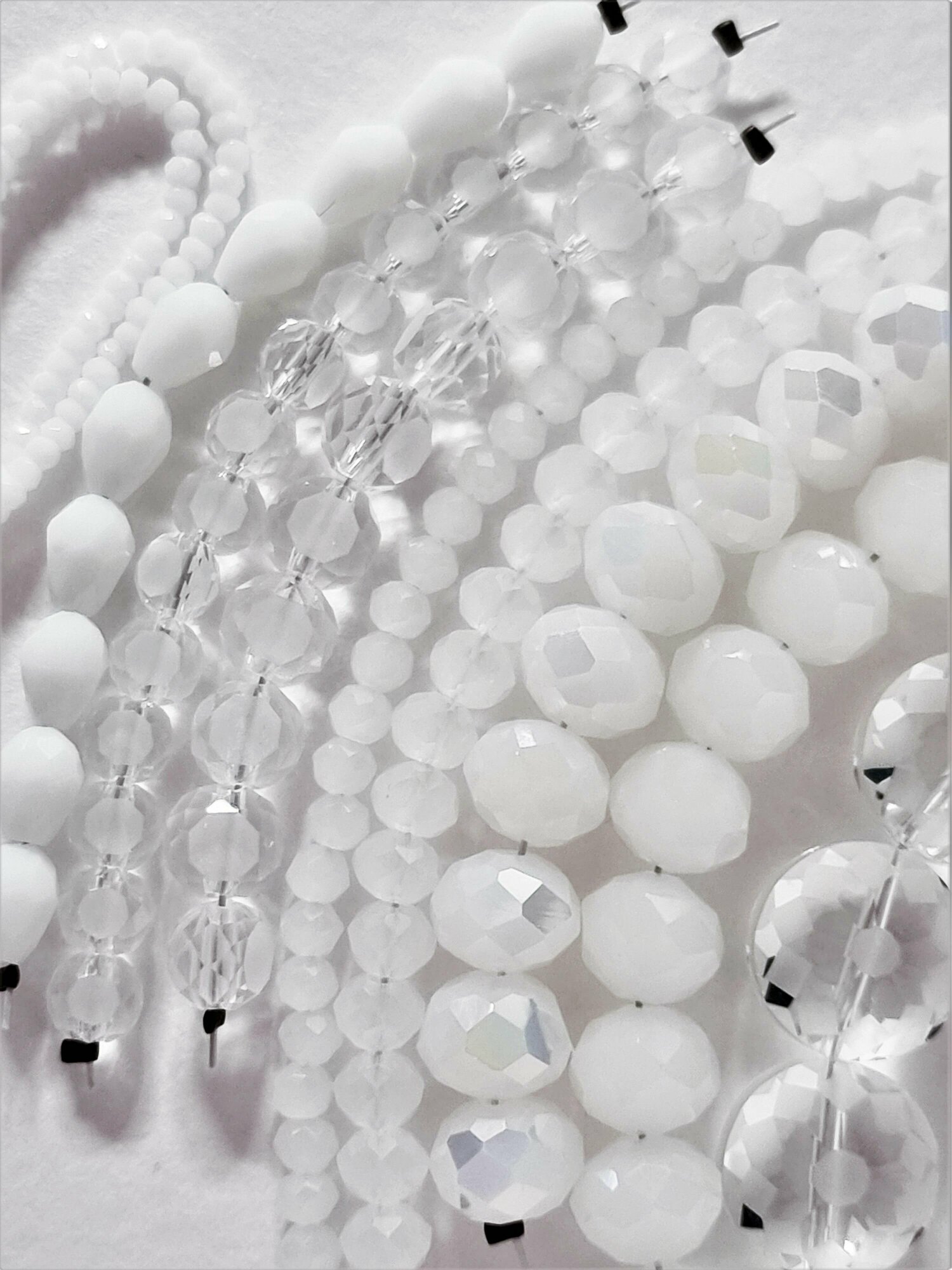 фото Стеклянные бусины. Белые оттенки.230шт.