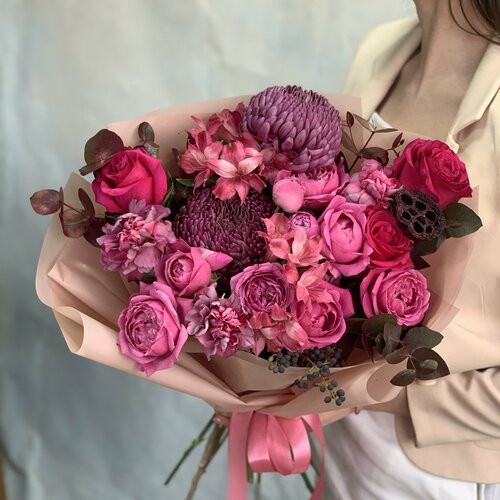 Букет из хризантем, роз, диантусов, альстромерии Осенняя феерия M от Mango la Fiori