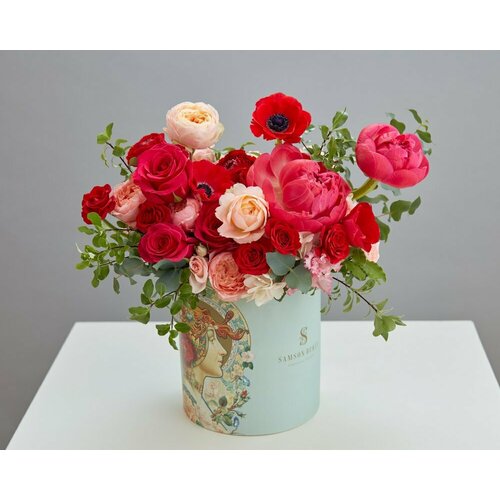 Необыкновенные пионы Coral Sharm в дизайнерском Art-Box No.5613 Анемон, Гортензия, Коробка, Пион, Питтоспорум, Ранункулюс, Роза, Роза кустовая
