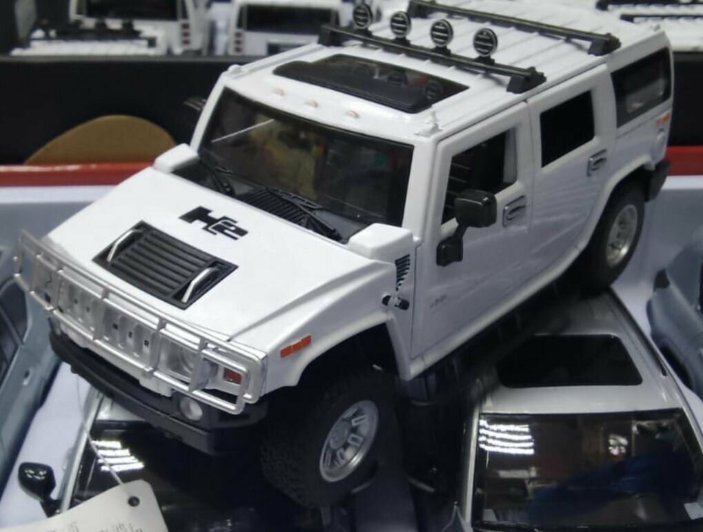 Коллекционная машинка игрушка металлическая Hummer H2 багажником масштабная модель 1:24