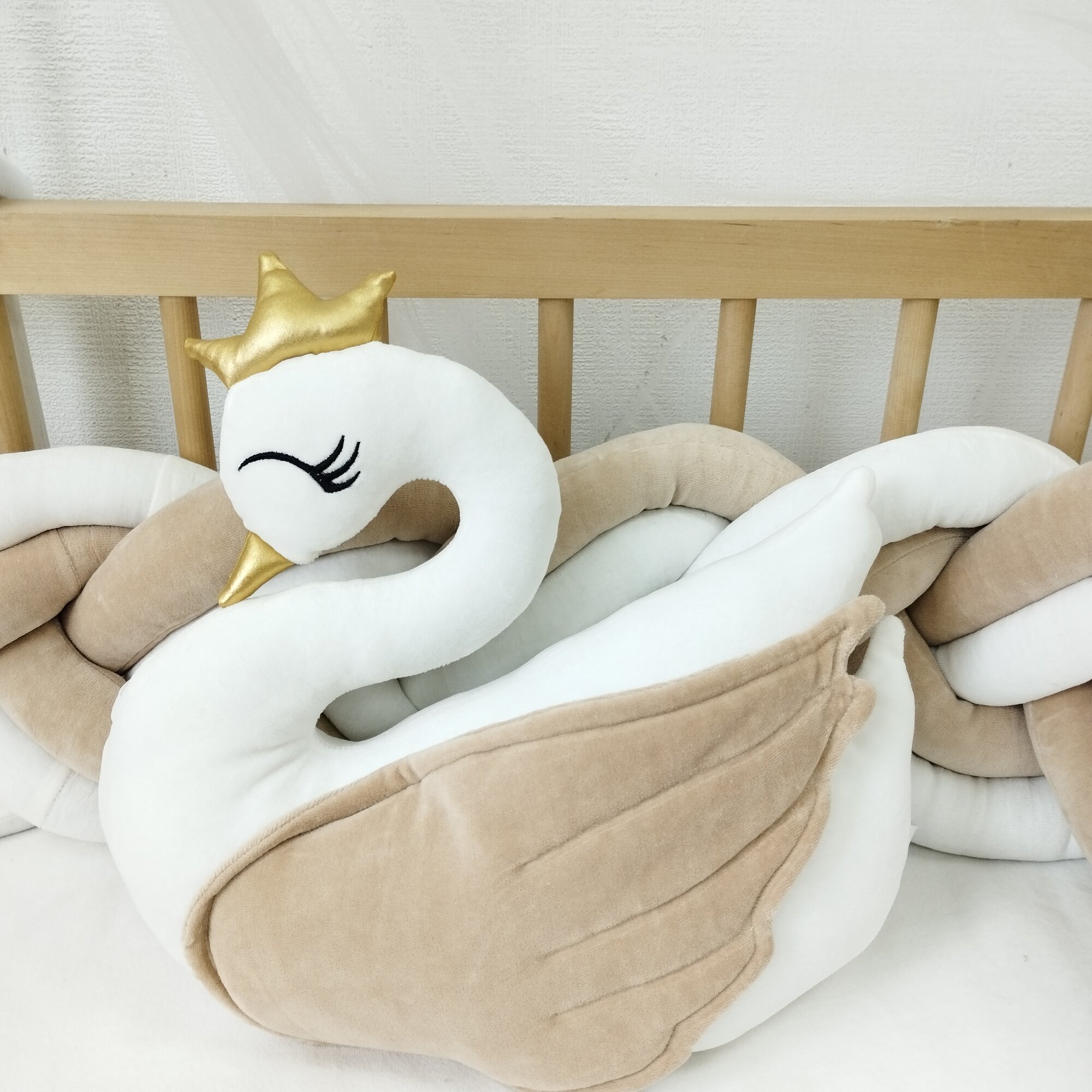 Декоративная подушка-бортик Лебедь