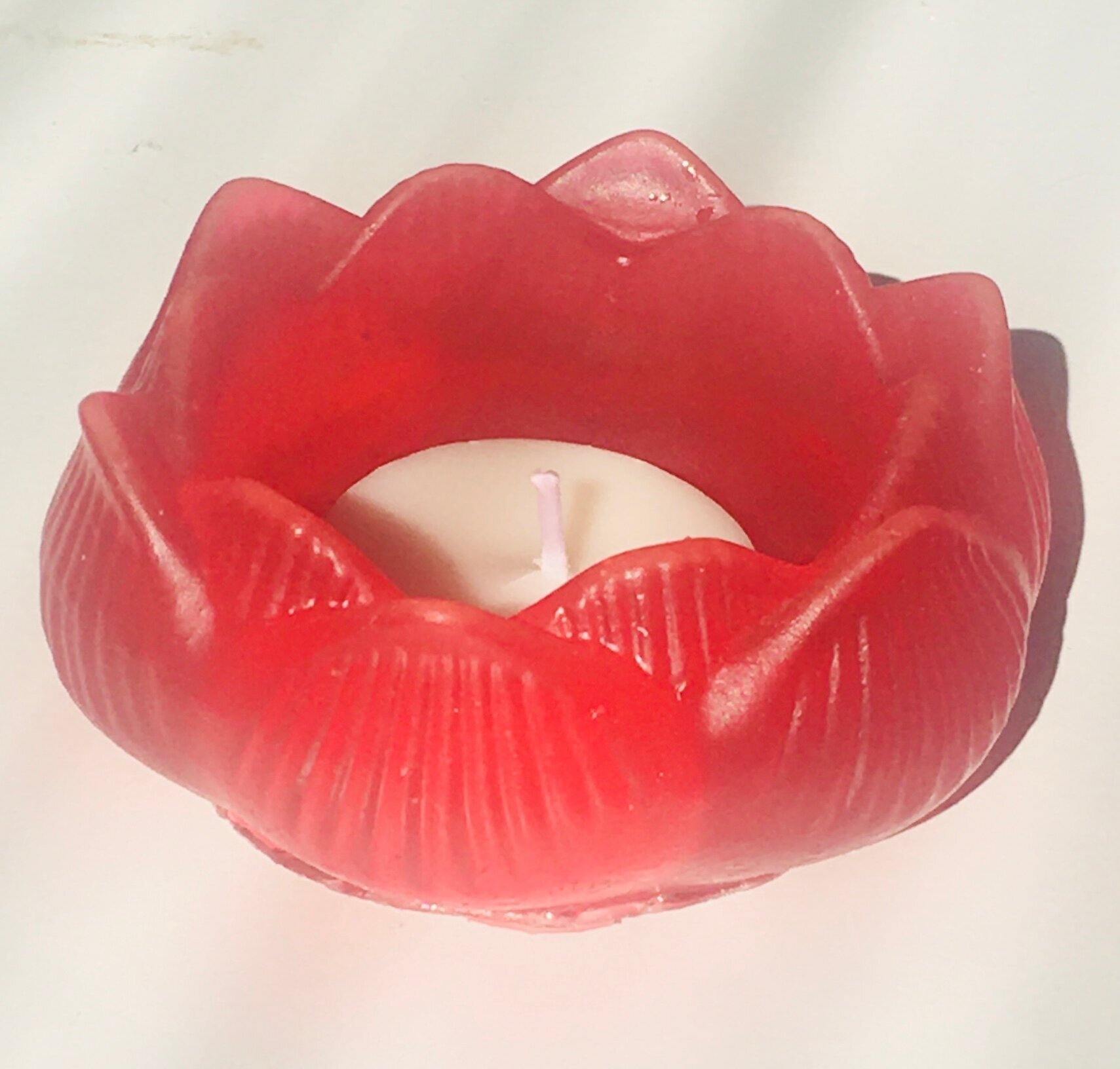 подсвечник красного цвета с послесвечением "Цветок лотоса" люминифор - фотография № 1