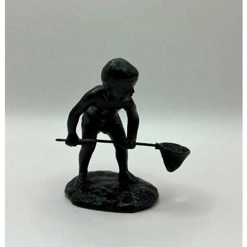 Статуэтка Мальчик с Сачком Чугун Касли 1961 год Высота 10 см Винтаж!