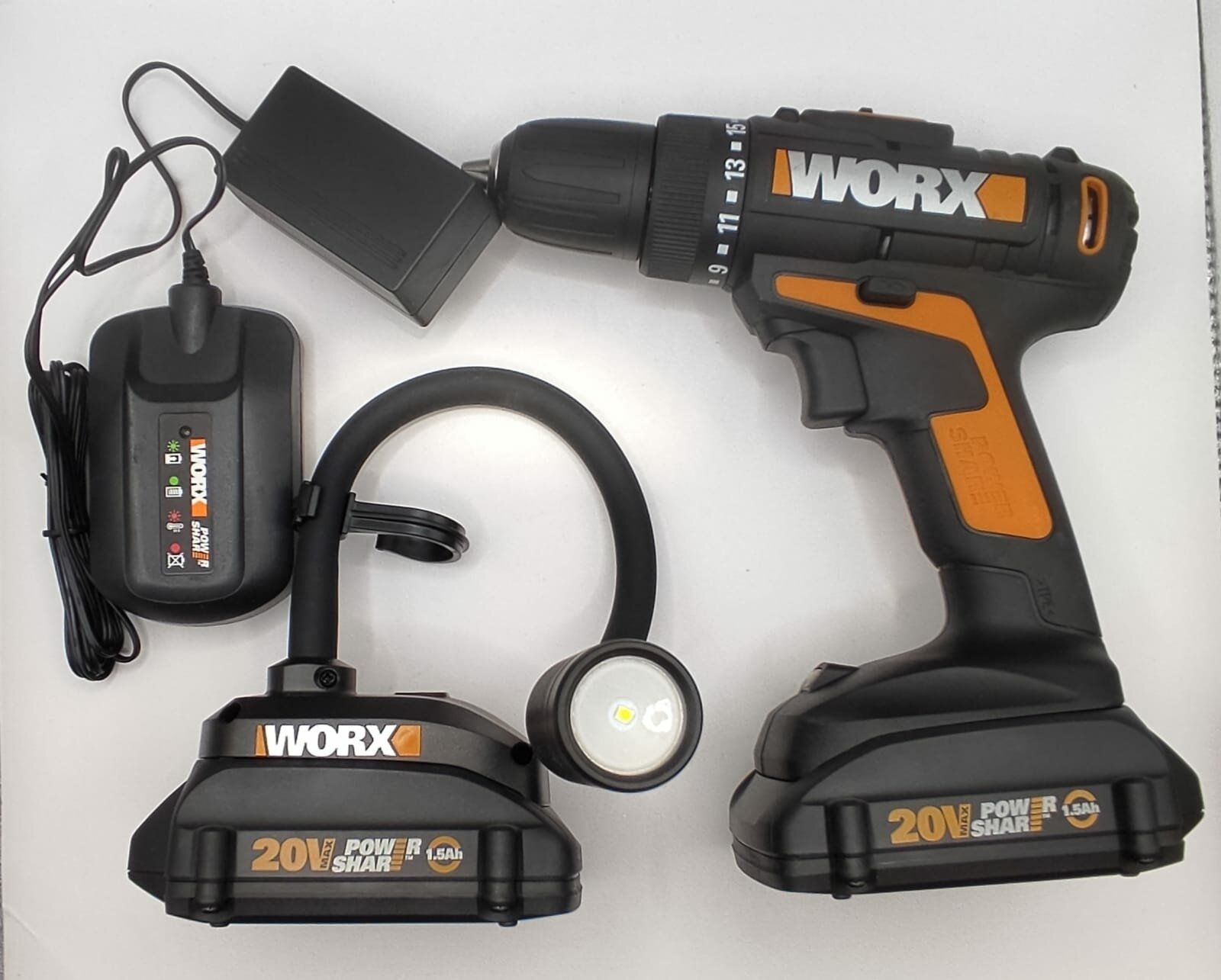 Аккумуляторная дрель-шуруповерт Worx WX101.9, 20 В, АКБ 2 iшт и фонарик в сумке
