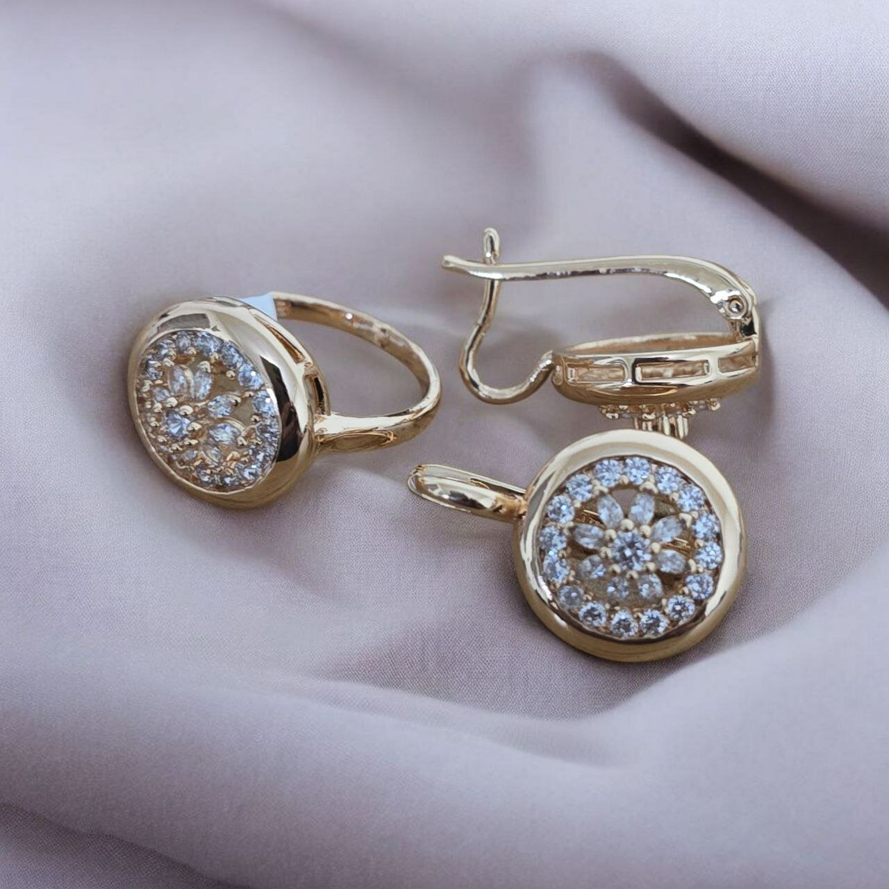 Комплект бижутерии: кольцо, серьги, фианит