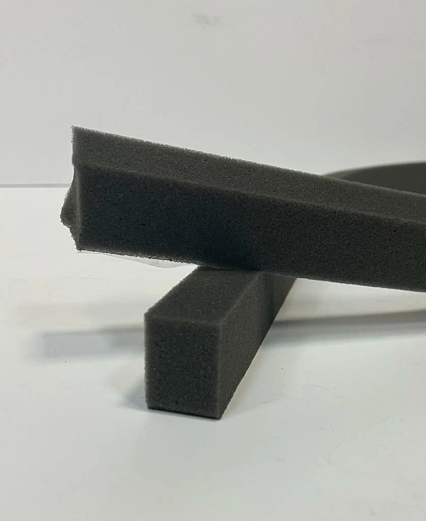 Уплотнитель ROOFRetail универсальный самоклеющийся цвет серый