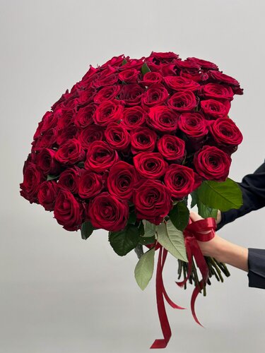 Изображение товара Букет живых цветов, красные розы 51 шт. 60 см. "Ред наоми", флау стор
