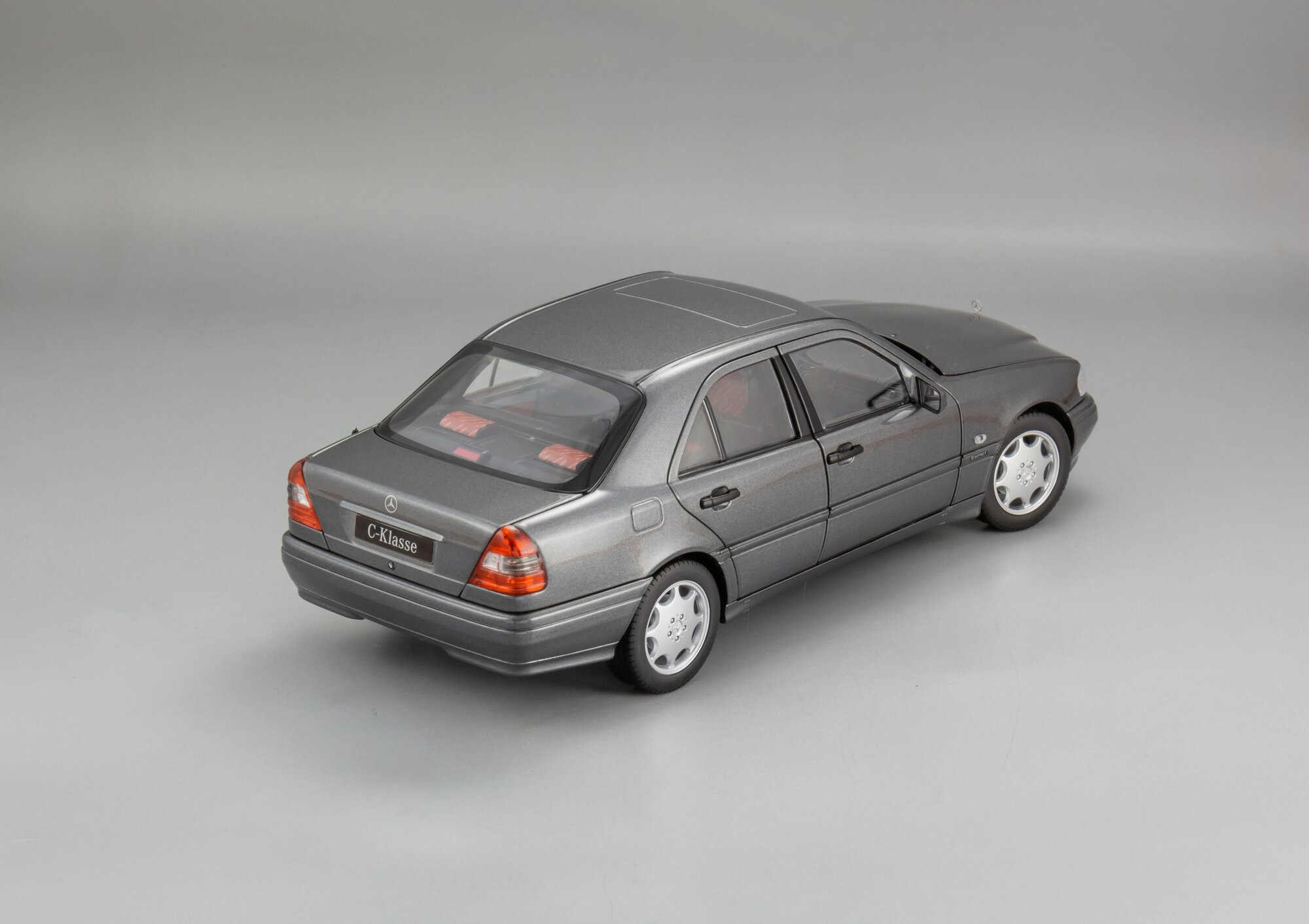 Масштабная модель Mercedes-Benz C-Klasse W202 - 1997 — фото 1