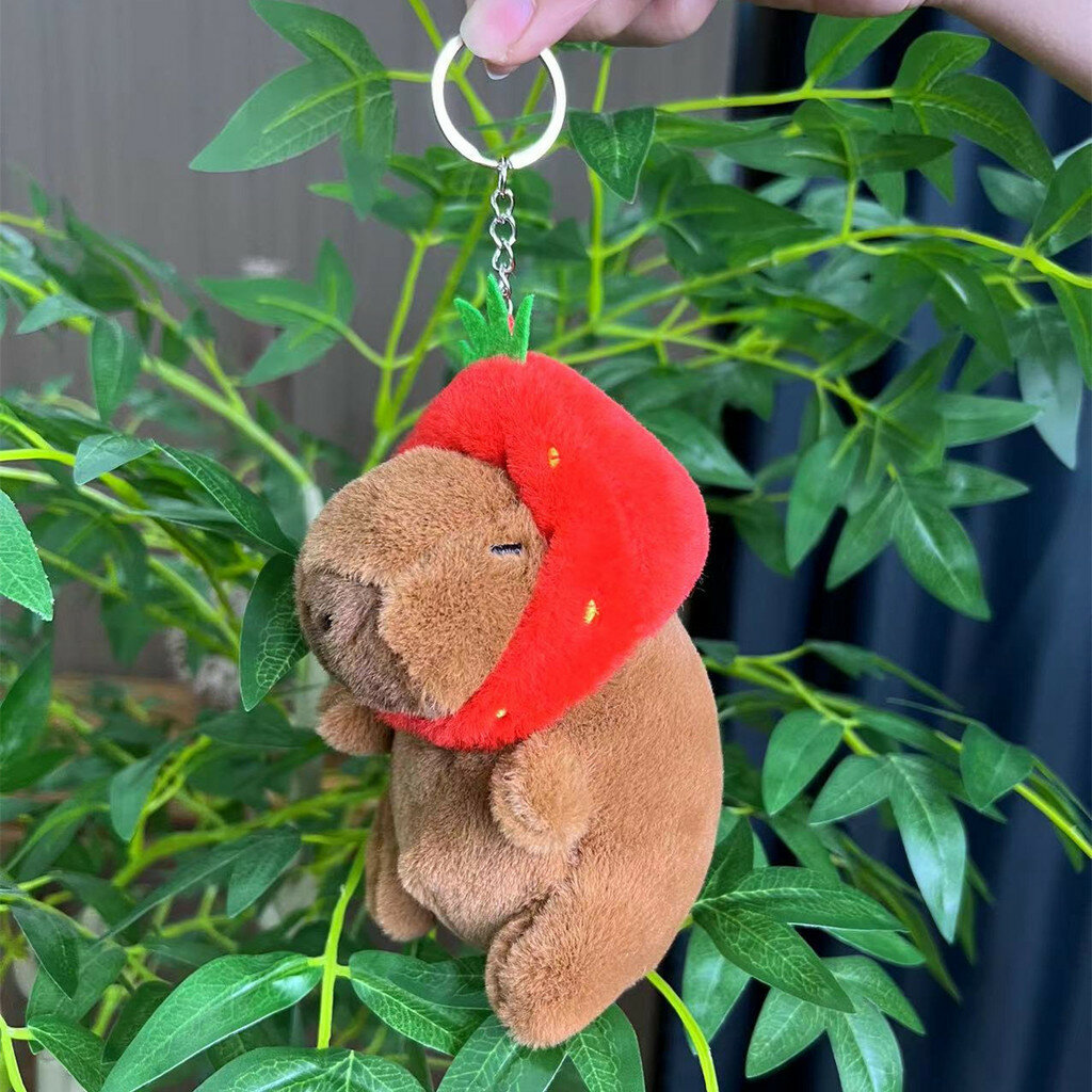 Плюшевая игрушка cute capybara брелок клубничная голова 11 см