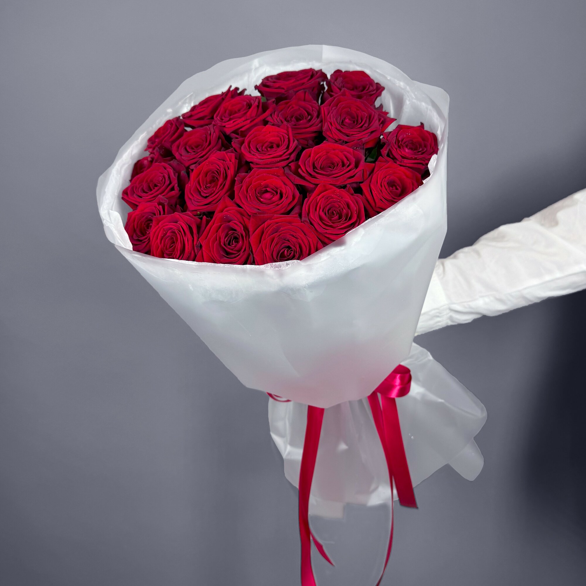 Букет живых цветов красные розы 21 шт. 50 см. "Ред наоми" флау стор