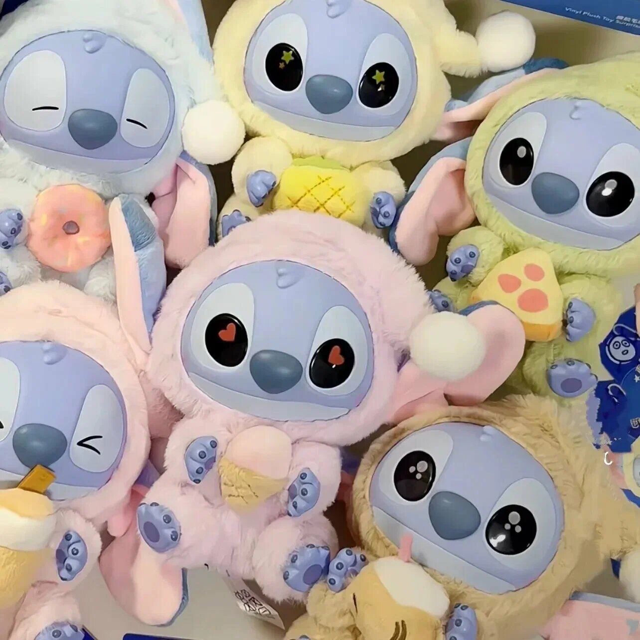 Игрушка-сюрприз лабубу MINISO Disney STICH - Eat Something Before Sleep, (брелок\коллекционная)