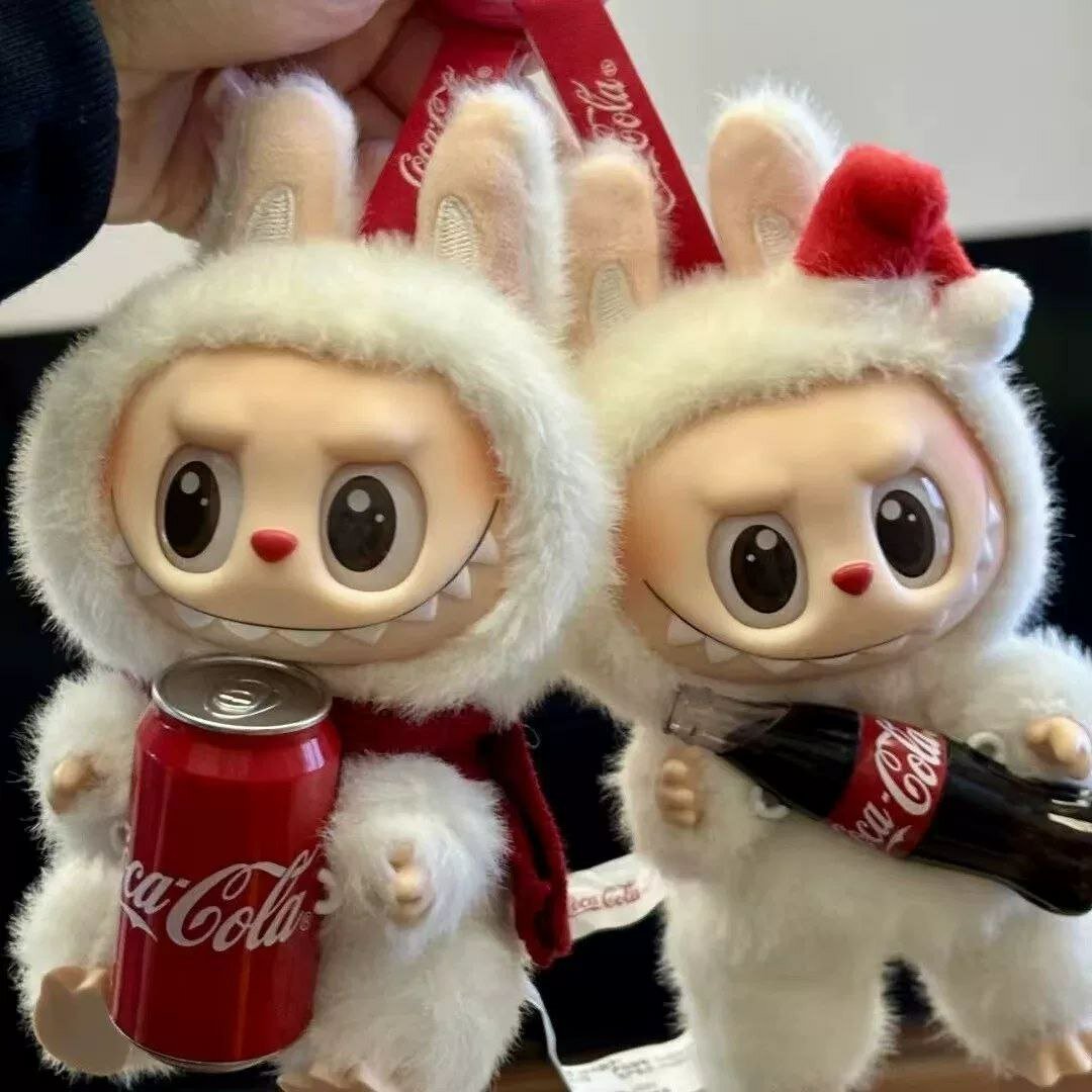 Мягкая игрушка Labubu брелком Coca-Cola — фото 1