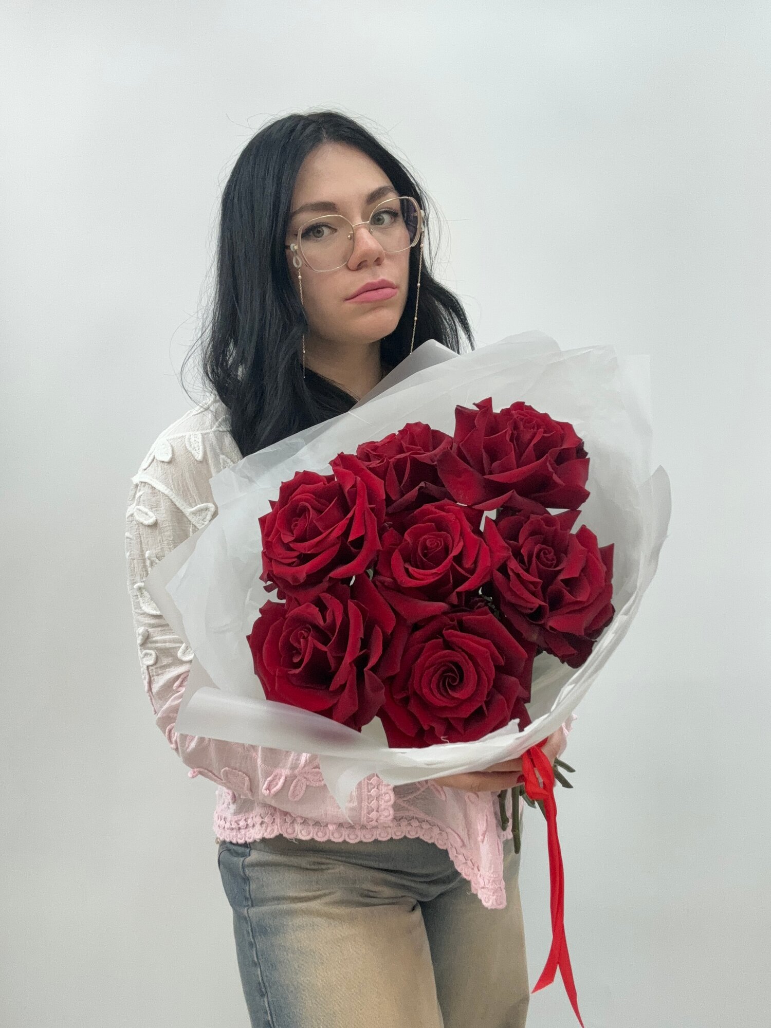 Букет «Француженка 2» французские розы алые 7 шт высота 50 см