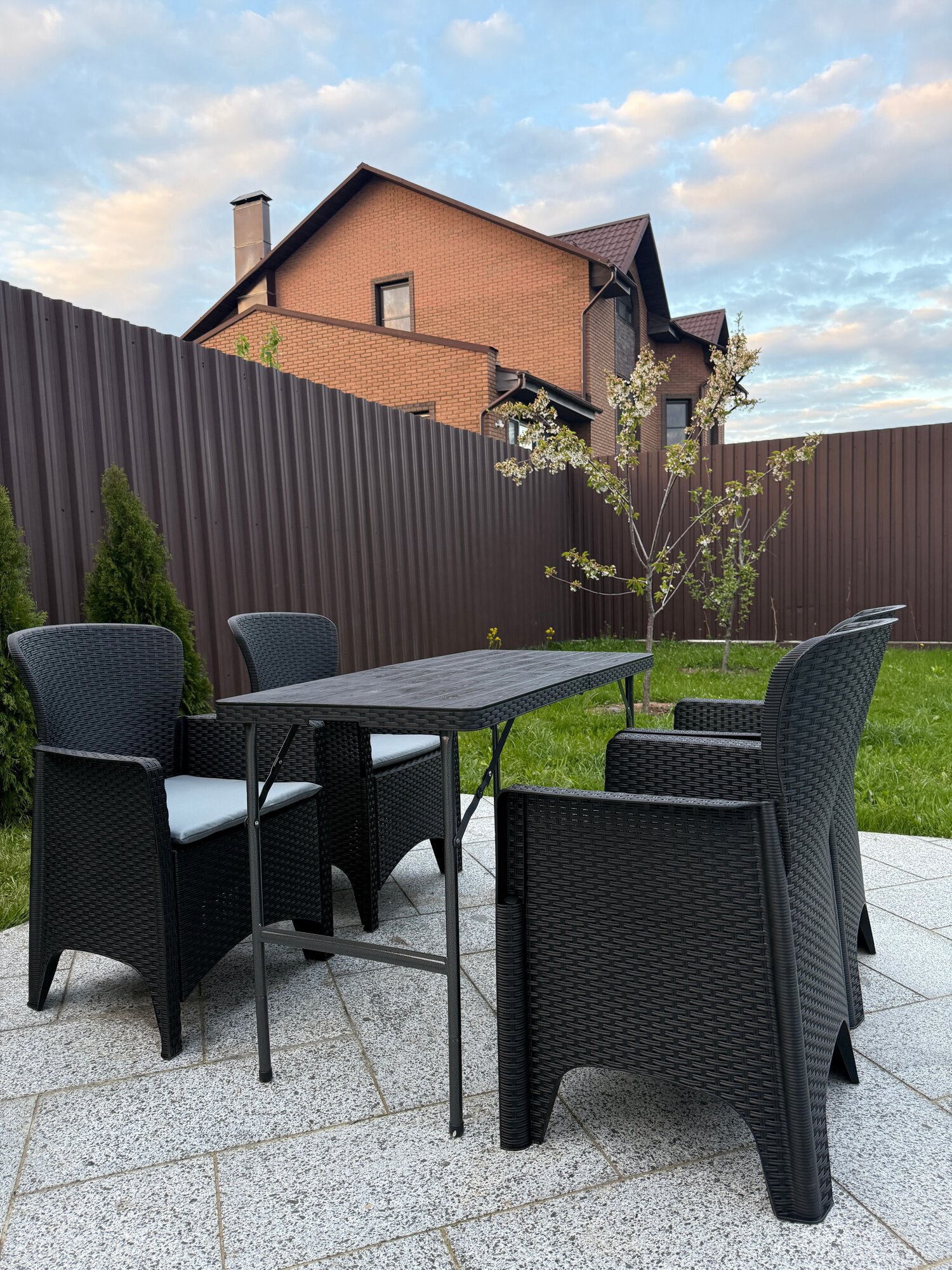 КОМПЛЕКТ пластиковых складных кресел (4 шт) и стола 120/60 Full Comfort Bear-9+Bear-3, плетение под ротанг