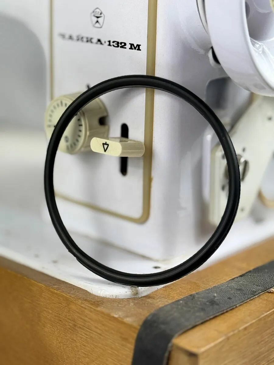 Ремень для швейных машин Чайка Российских (отечественных), Подольск модели 143 143А 142 132М 142М 144А 243 151 приводной с электроприводом, резиновый — фото 1