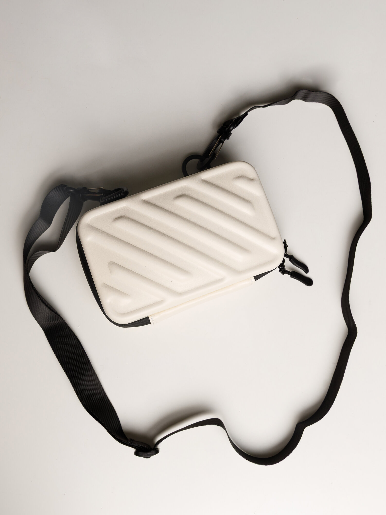 Сумка мессенджер , фактура рельефная, белая — фото 1