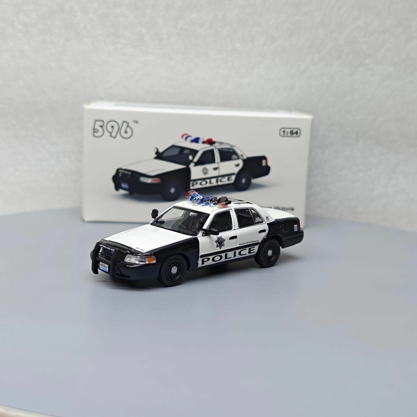 596 1:64 Ford Crown Victoria Las Vegas Nevada Police Car Model Подарки на день рождения для мальчиков, коллекции хобби, подарки для мальчиков