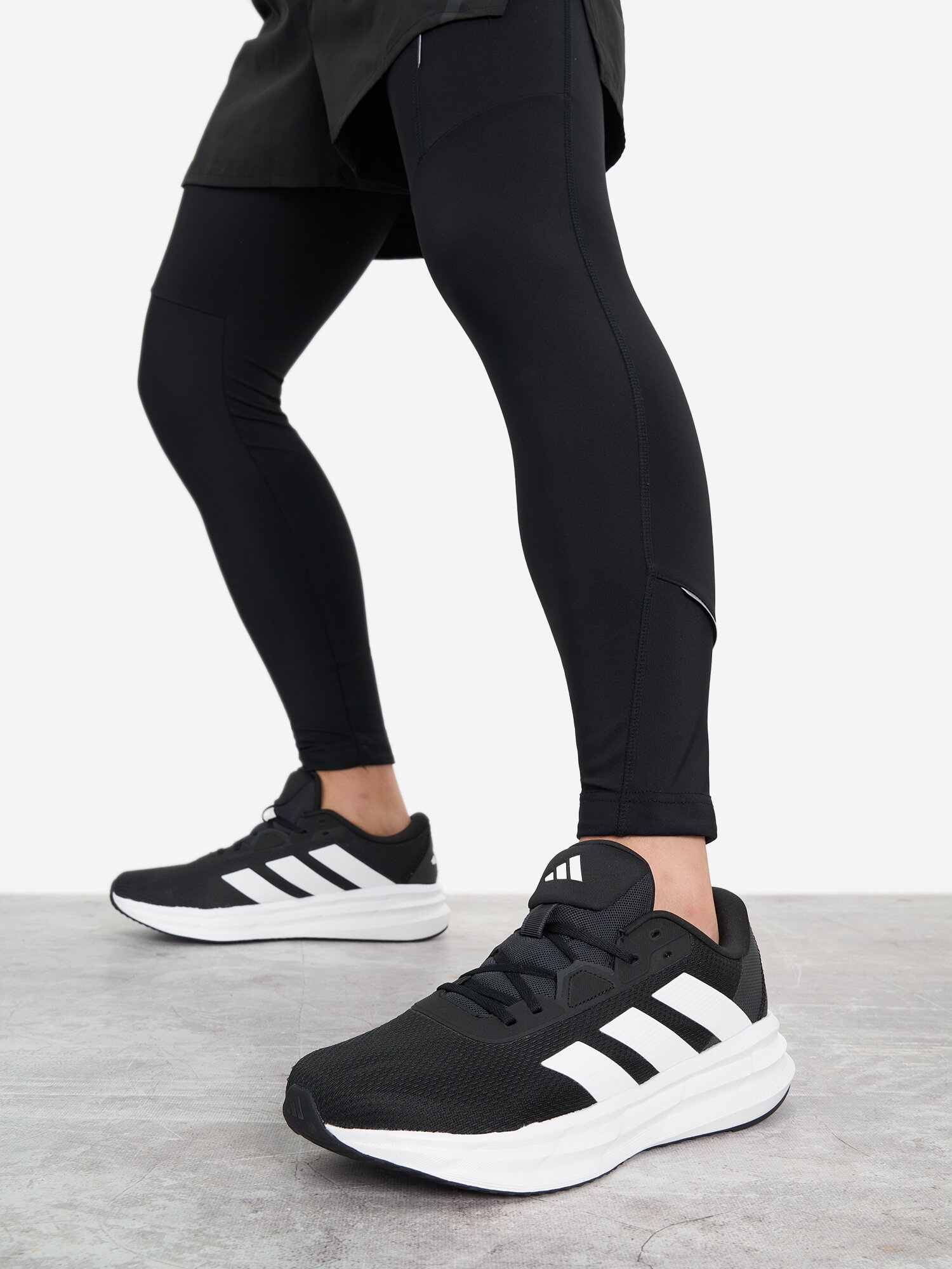 Кроссовки adidas adidas galaxy 7, размер 10-, черный/белый
