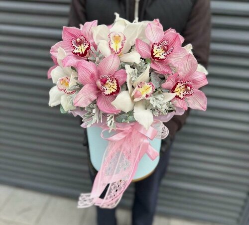 Изображение товара Композиция "Wowflo" с орхидеями, в коробке, 15 штук, высота 35 см