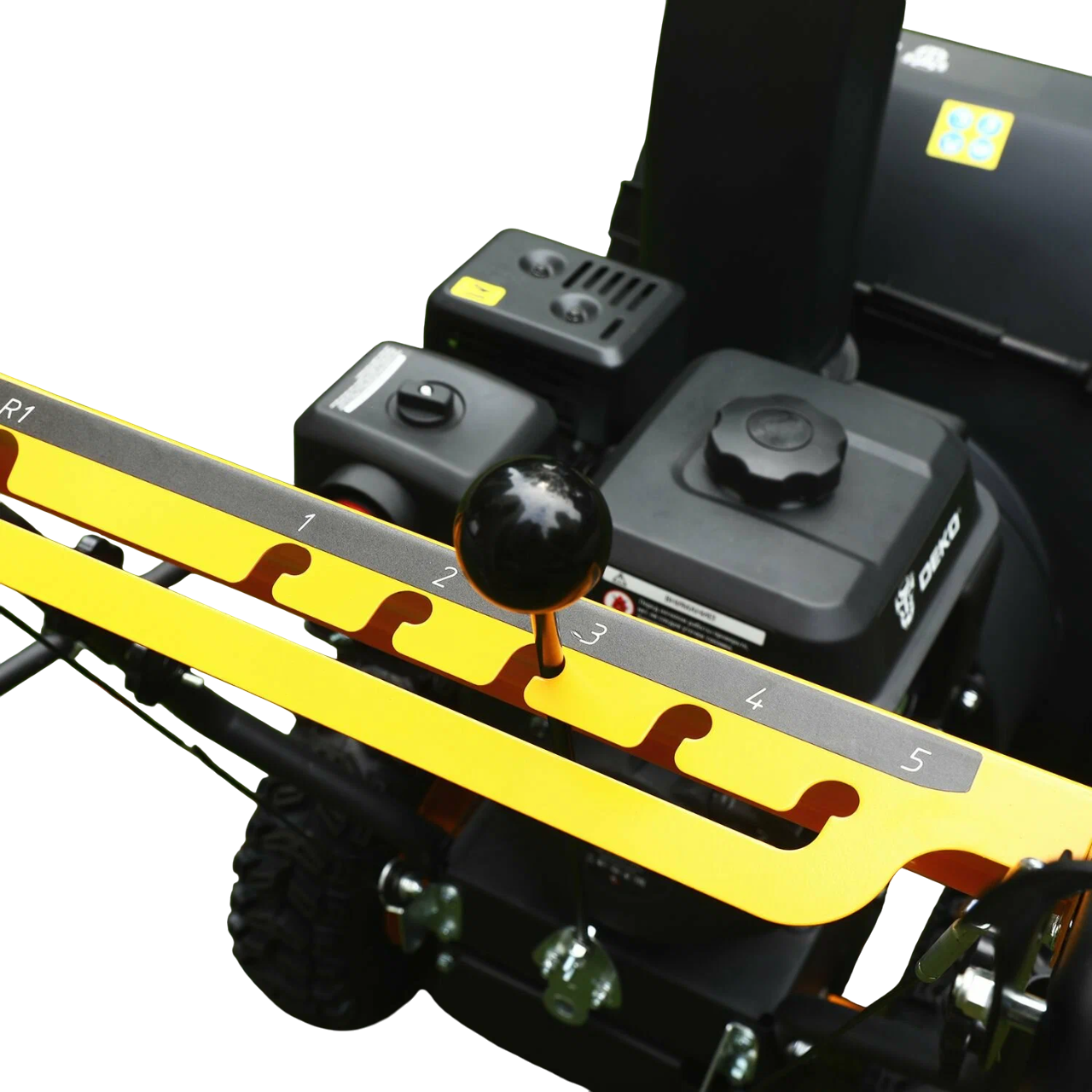 Снегоуборщик бензиновый DEKO ST 560, 7 л. с, бак 3.6 л, объём двигателя 212 см³ — фото 1