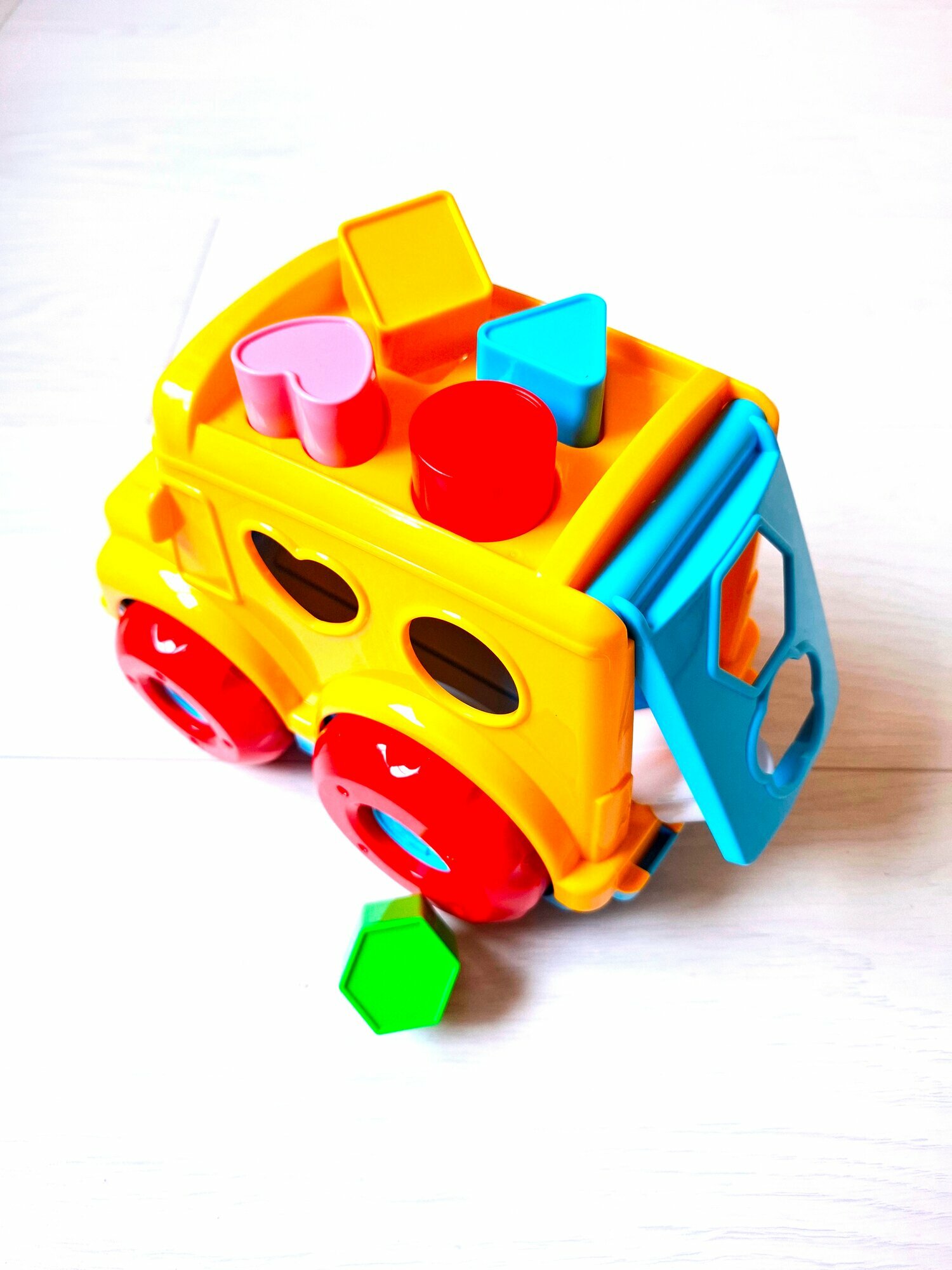 Игрушка логическая "Сортер-Машинка", развитие мелкой моторики — фото 1