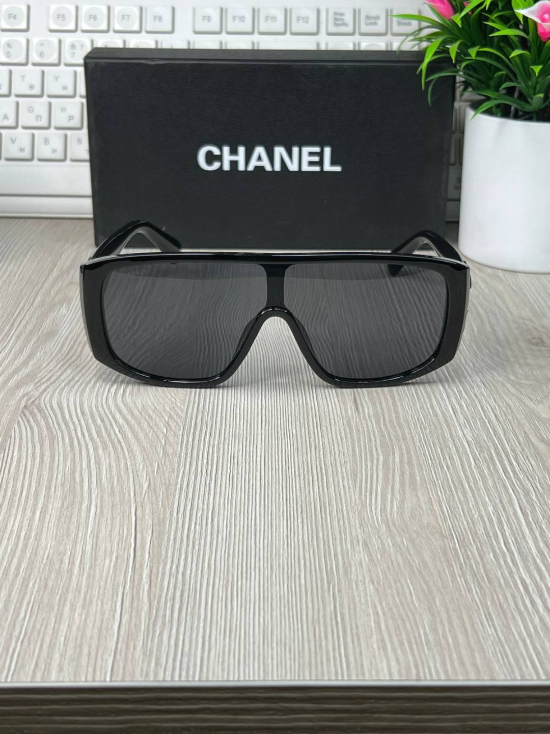 Солнцезащитные очки Chanel, черный — фото 1