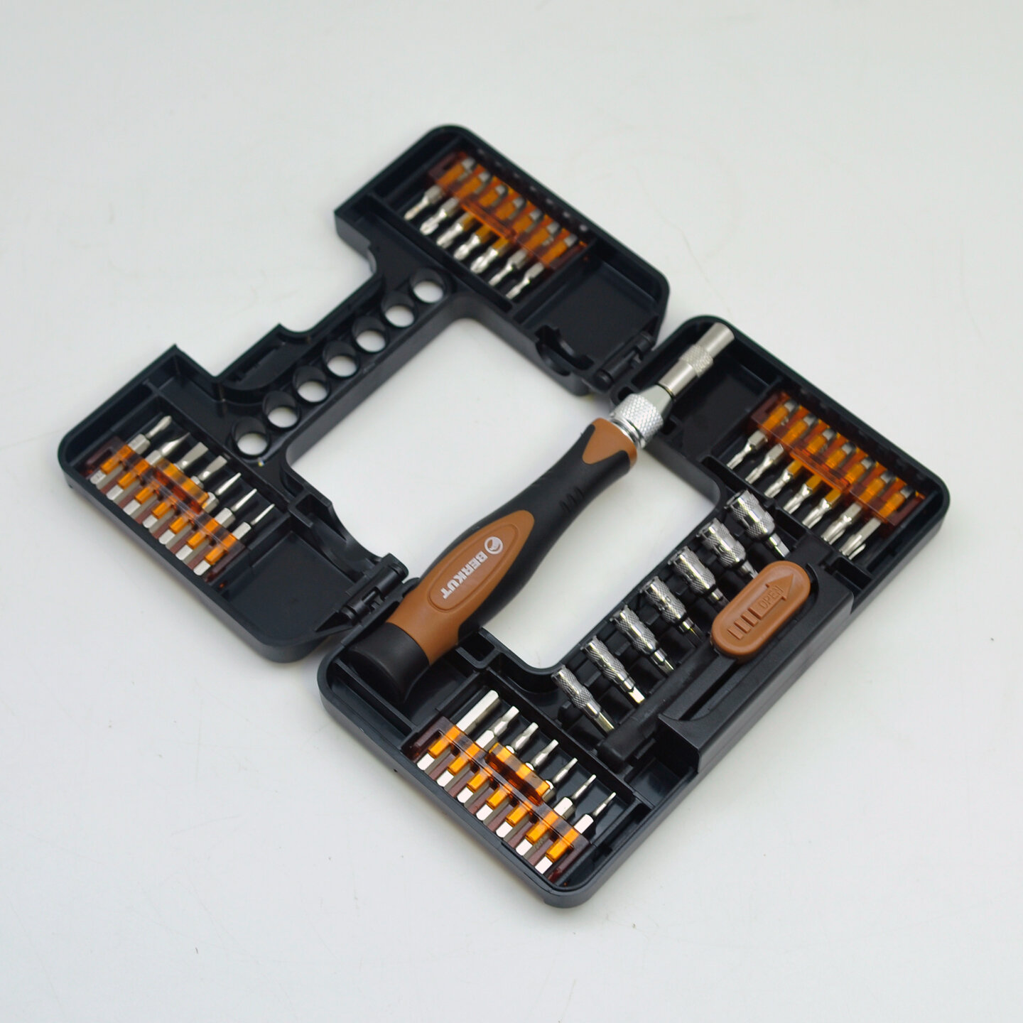 Набор отверток для точечных работ BERKUT SPECIALIST BS-SET9137 (37 предметов)
