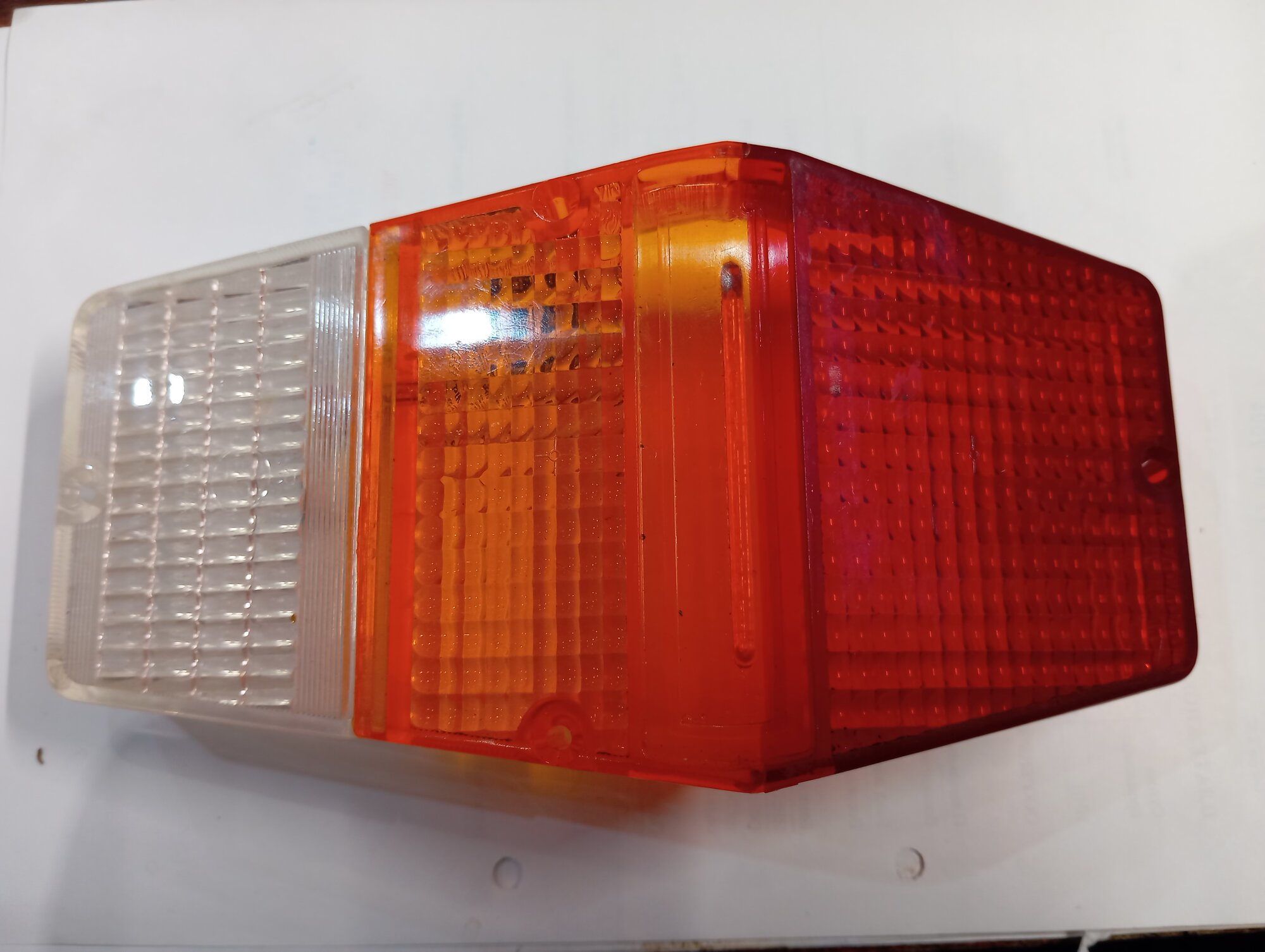 Стекло заднего фонаря на ГАЗ 24.