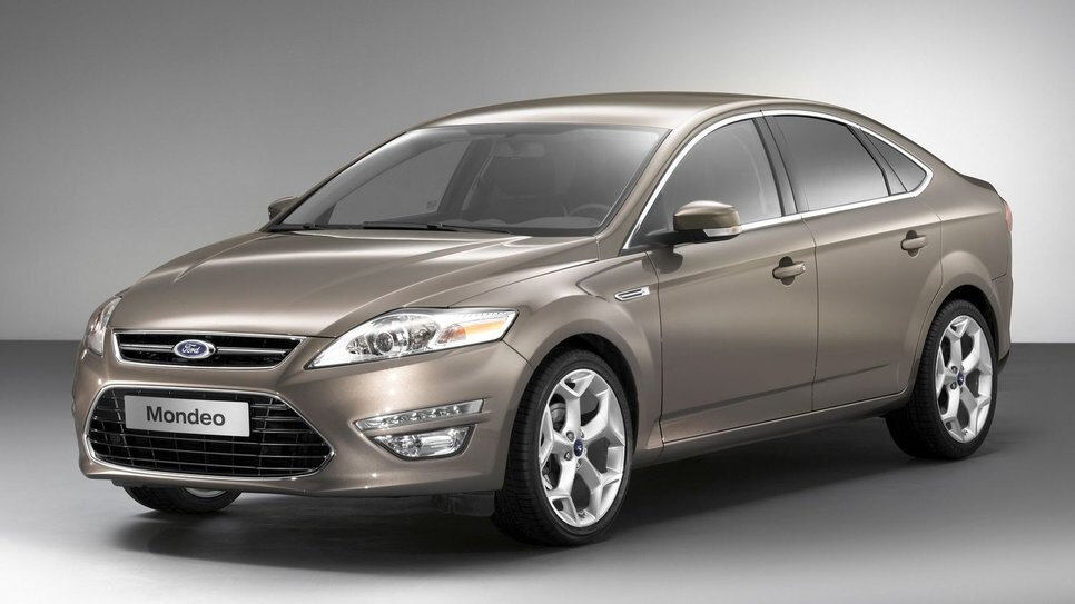 Бампер передний для Kia Spectra 2004-2011 серебро в цвет кузова