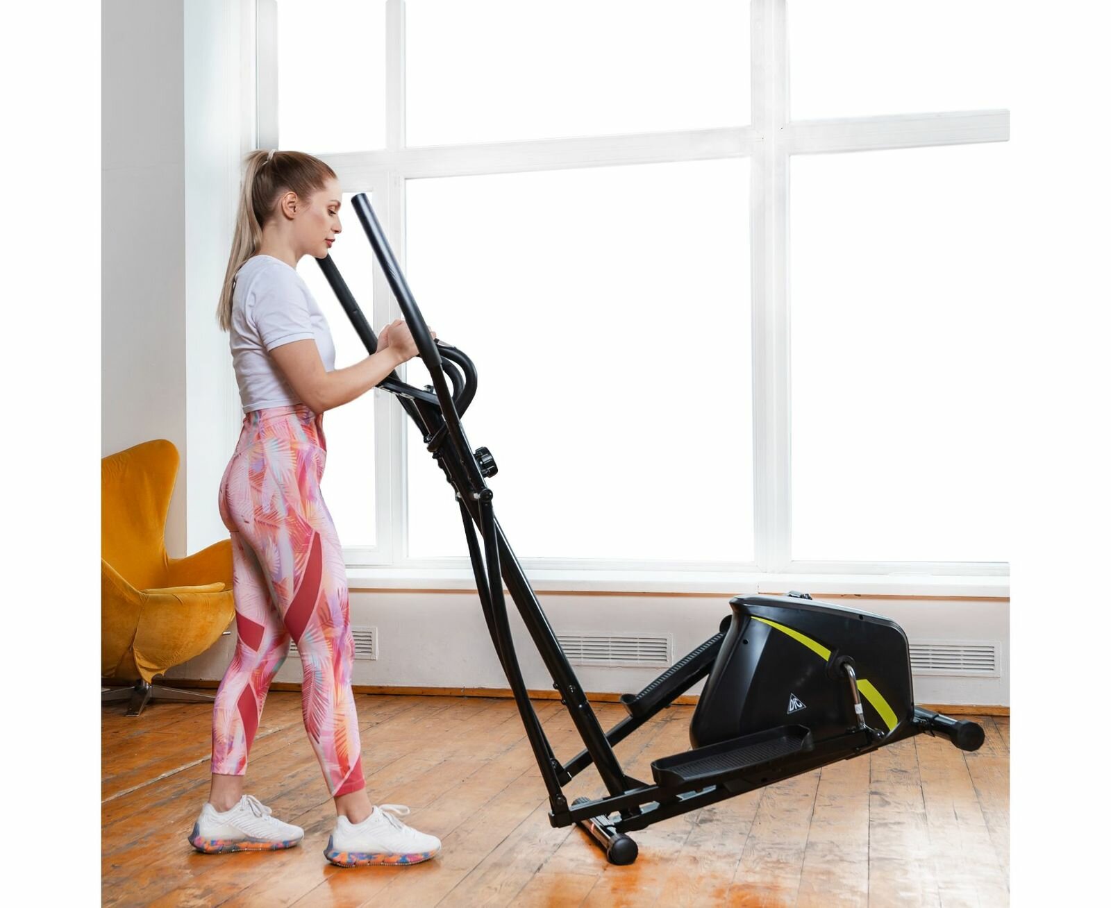 Эллиптический тренажёр DFC E510, магнитная система нагрузки, кардиодатчик, чёрная