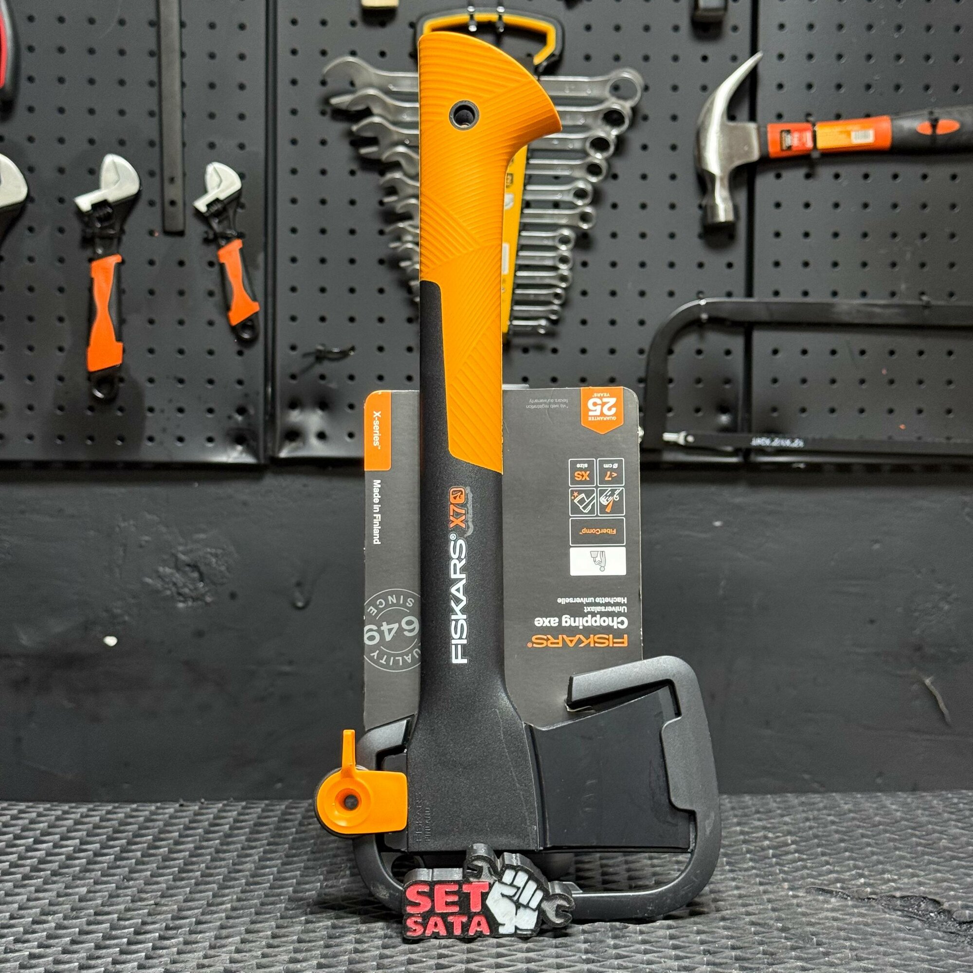 Топор туристический Fiskars 