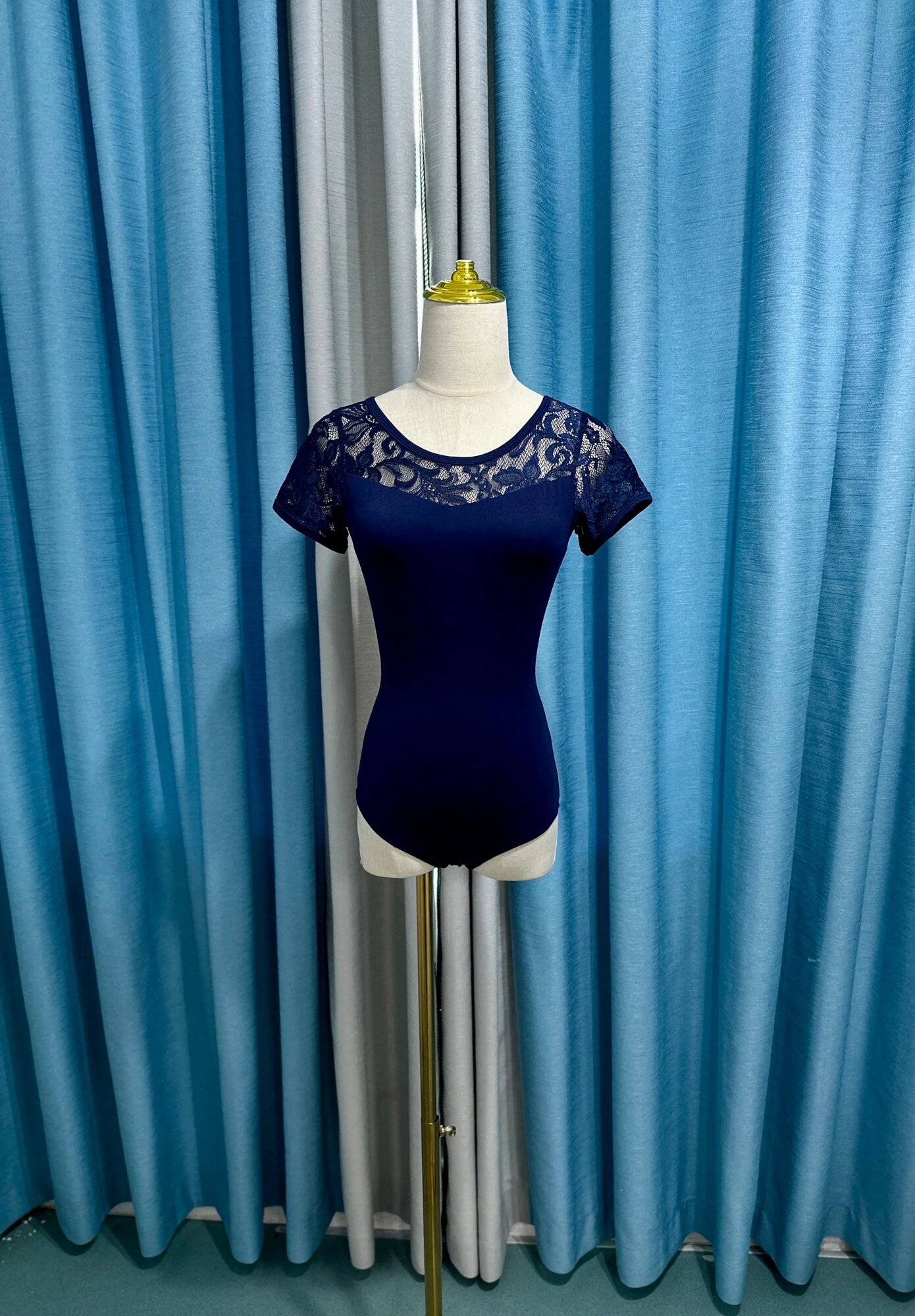 Купальник для гимнастики и танцев  размер M темно-синий