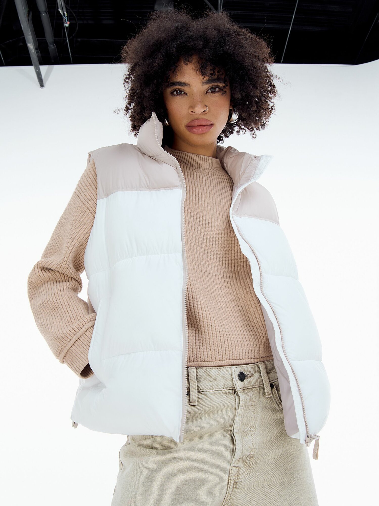 Жилет утеплённый ТВОЕ размер XS молочный