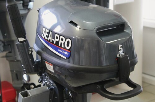 Изображение товара Подвесной 4х-тактный лодочный мотор Sea-Pro F5S, аналог Yamaha, 139 куб. см, встроенный бак 1.1 л, вес 25 кг, черный